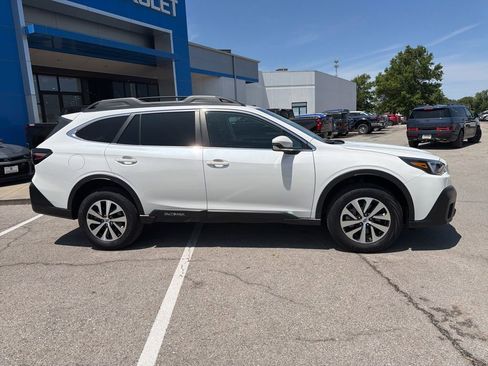 Used 2022 Subaru Outback Premium AWD/4WD image 2