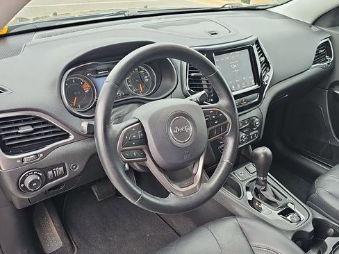 Used 2019 Jeep Cherokee Limited image 16