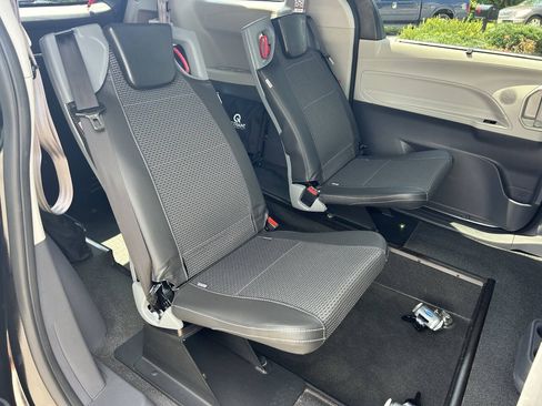 Used 2023 Toyota Sienna XLE FWD image 20
