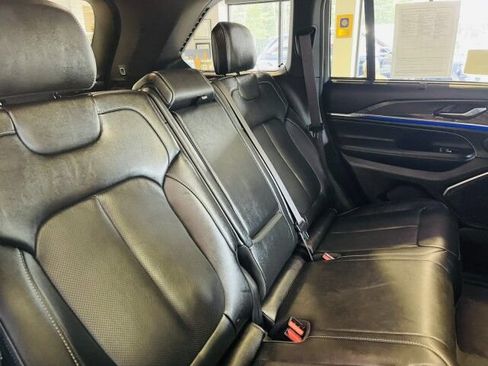 Used 2023 Jeep Grand Cherokee Overland w/ Luxury Tech Group IV AWD/4WD image 12