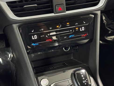 New 2026 Volkswagen Taos SE AWD/4WD image 19