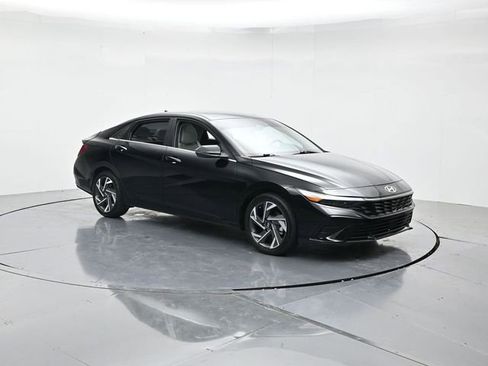 Used 2025 Hyundai Elantra Limited FWD image 1