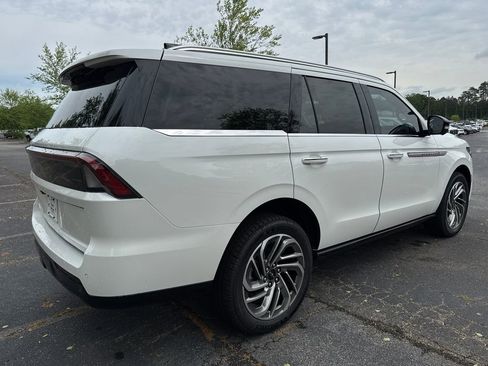 New 2026 Lincoln Navigator Reserve AWD/4WD image 6