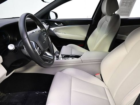 Used 2025 Genesis G70 2.5T image 13