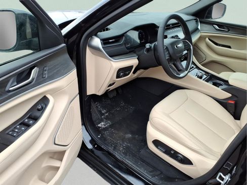 New 2026 Jeep Grand Cherokee Limited w/ Limited Altitude Package AWD/4WD image 10