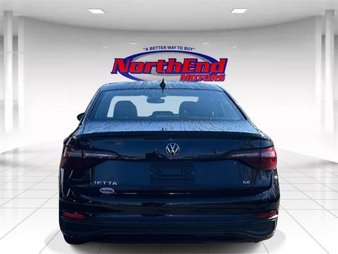 Used 2024 Volkswagen Jetta SE image 4