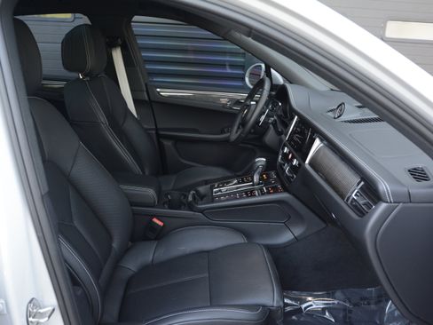 Certified 2026 Porsche Macan Turbo AWD/4WD image 26