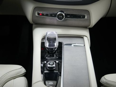 Used 2024 Volvo XC90 T8 Ultimate w/ Protection Package Premier AWD/4WD image 33