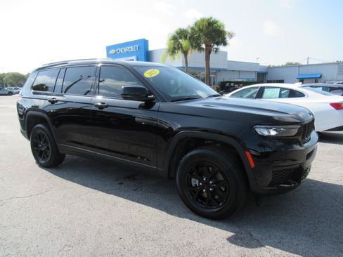 Used 2025 Jeep Grand Cherokee L Laredo RWD image 5