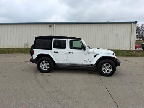Used 2019 Jeep Wrangler Unlimited Sport S image 2