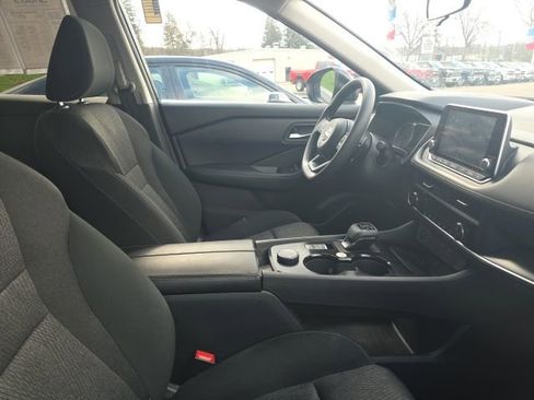 Used 2024 Nissan Rogue SV image 4