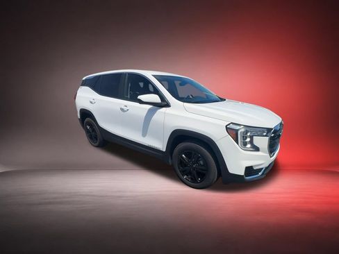 Used 2024 GMC Terrain SLE FWD image 2