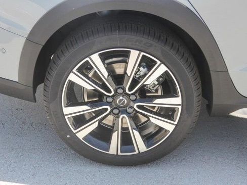 New 2025 Volvo V60 B5 Cross Country Ultra w/ Protection Package Premier image 9