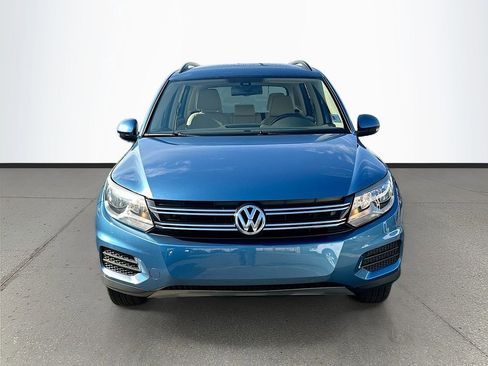 Used 2017 Volkswagen Tiguan S image 2