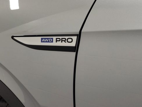 Used 2023 Volkswagen ID.4 Pro AWD/4WD image 5