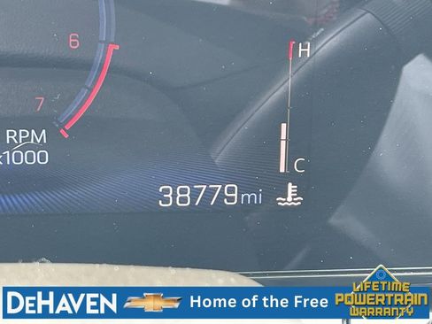 Used 2024 Chevrolet Trax RS w/ Sunroof Package FWD image 13