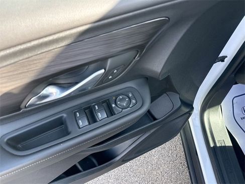 Used 2023 GMC Terrain SLE w/ Elevation Edition image 20