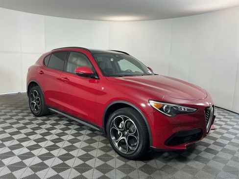 Used 2023 Alfa Romeo Stelvio Ti AWD/4WD image 3