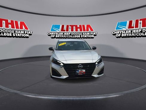 Used 2024 Nissan Altima 2.5 S FWD image 3