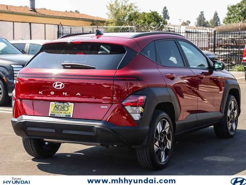 Certified 2025 Hyundai Kona SEL AWD/4WD image 4