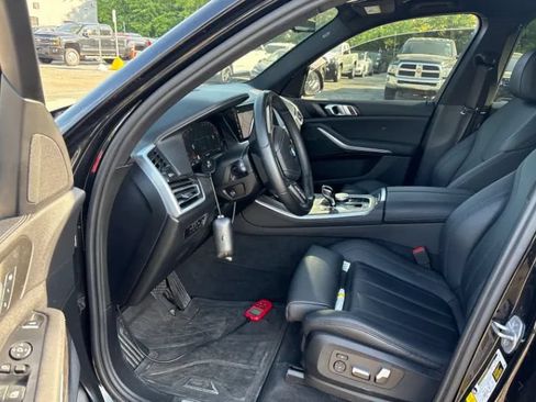 Used 2022 BMW X5 xDrive40i w/ Premium Package AWD/4WD image 2