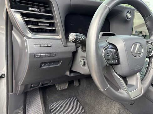 Used 2024 Lexus GX 550 w/ Accessory Package (2T) AWD/4WD image 13