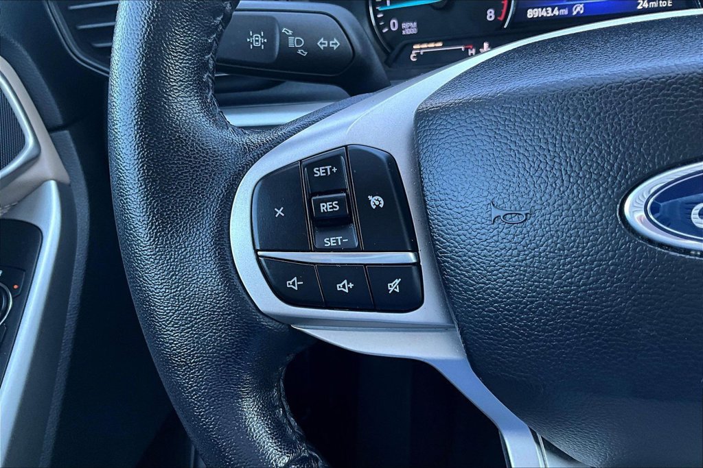 Used 2023 Ford Explorer XLT AWD/4WD image 19