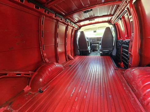Used 2016 GMC Savana 3500 RWD image 15