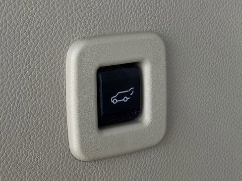 Used 2017 Ford Expedition EL XLT w/ Equipment Group 202A RWD image 29