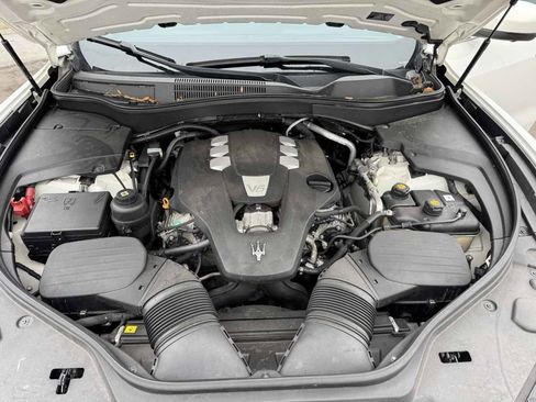 Used 2017 Maserati Levante w/ Luxury Package image 41