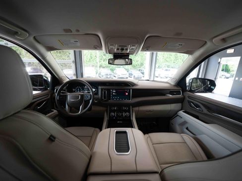 Used 2023 GMC Yukon XL Denali AWD/4WD image 18