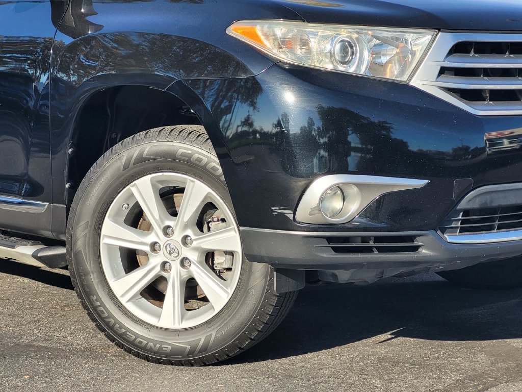 Used 2012 Toyota Highlander SE FWD image 3