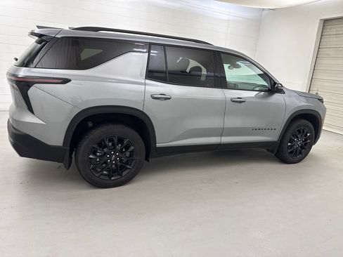 Used 2026 Chevrolet Traverse LT w/ Midnight/Sport Edition AWD/4WD image 6