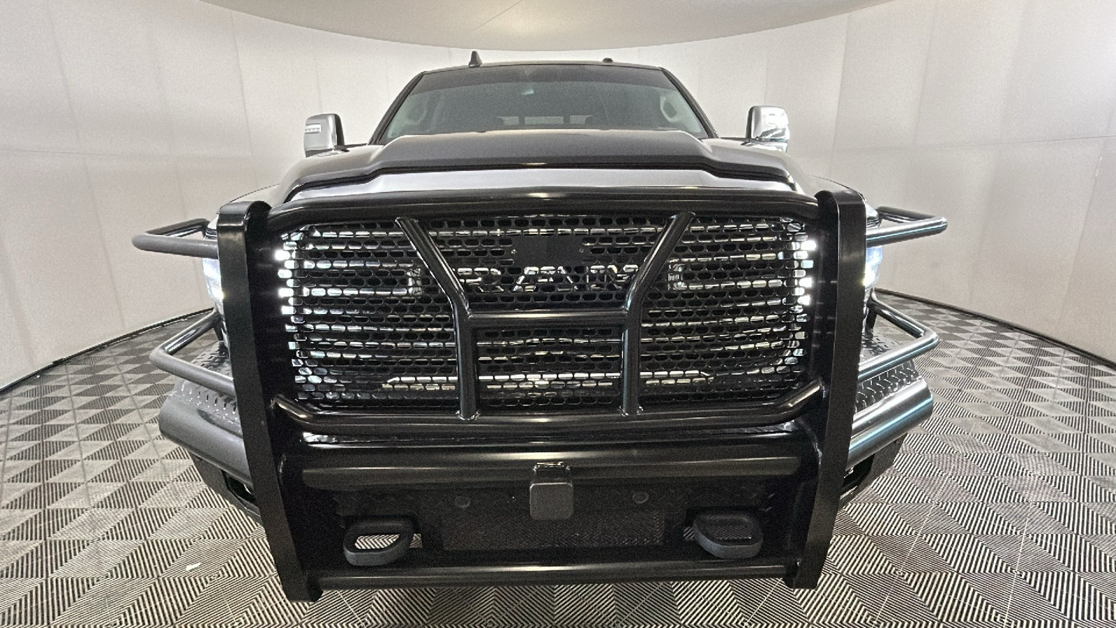 Used 2024 RAM 2500 Laramie AWD/4WD image 9