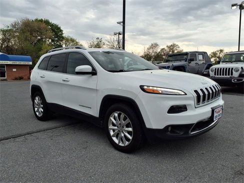 Used 2017 Jeep Cherokee Limited image 3