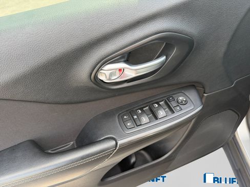 Used 2015 Jeep Cherokee Sport w/ Sport Appearance Group FWD image 10