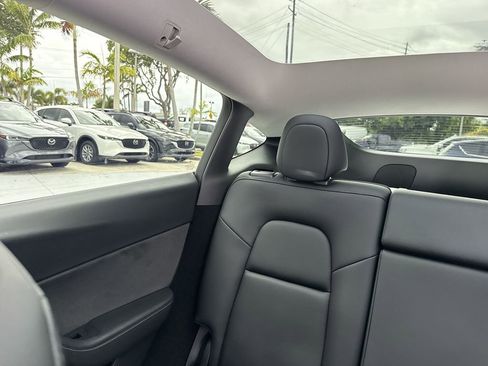 Used 2023 Tesla Model Y Performance AWD/4WD image 17