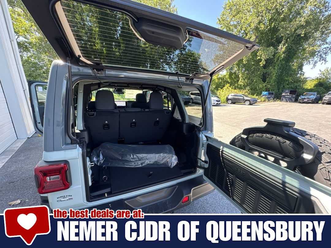 New 2026 Jeep Wrangler Unlimited Sahara w/ Rockslide Package AWD/4WD image 23