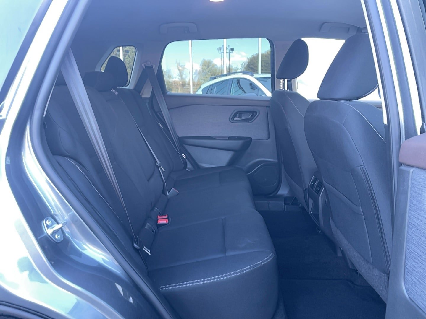 Used 2023 Nissan Rogue S AWD/4WD image 9