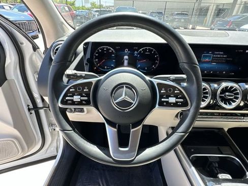 Used 2023 Mercedes-Benz GLA 250 4MATIC w/ Premium Package image 21