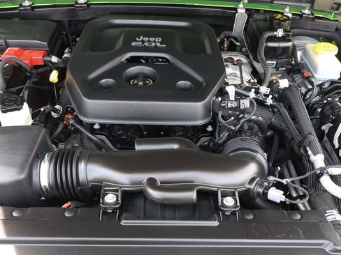 Used 2019 Jeep Wrangler Unlimited Sahara AWD/4WD image 19