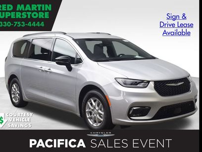 New 2026 Chrysler Pacifica Select