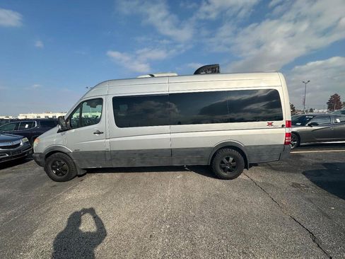 Used 2011 Mercedes-Benz Sprinter 2500 image 2