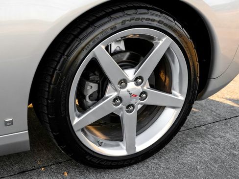 Used 2006 Chevrolet Corvette Coupe w/ Preferred Equipment Group image 51