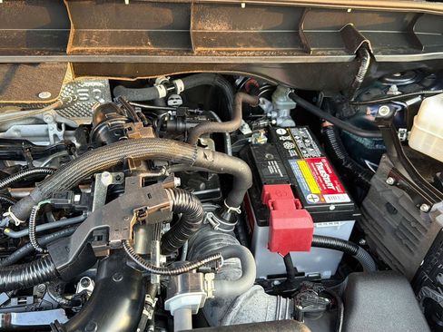 Used 2023 Toyota Highlander XLE FWD image 38