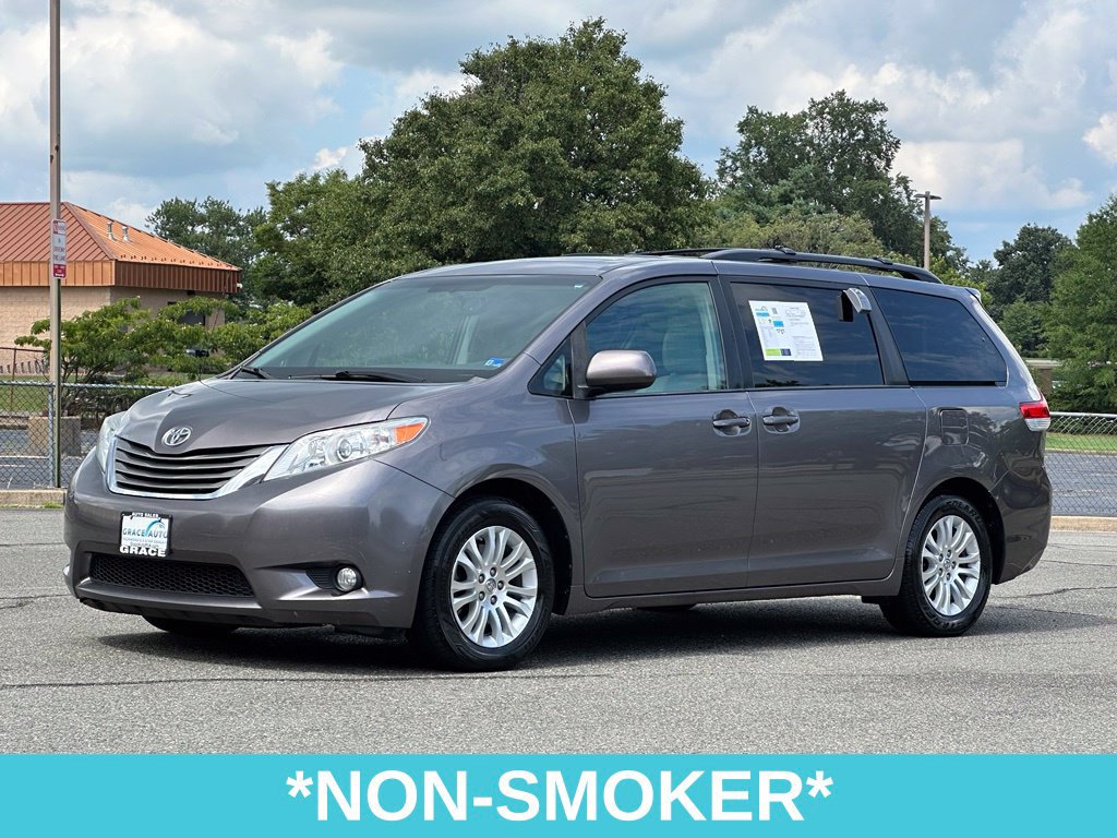 Used 2014 Toyota Sienna XLE FWD image 3
