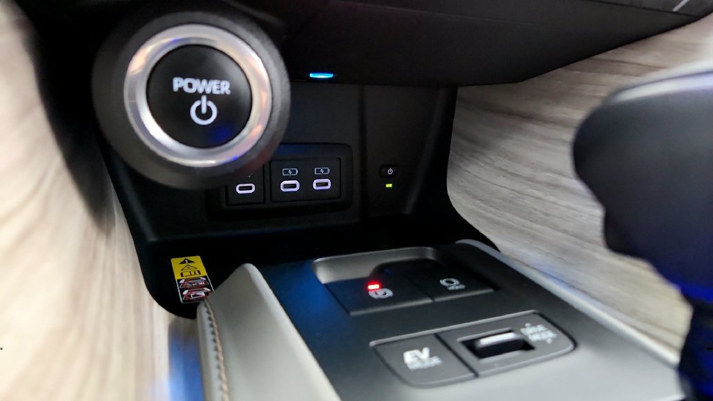 Certified 2024 Toyota Venza XLE AWD/4WD image 44