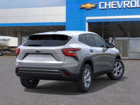 New 2026 Chevrolet Trax LS w/ LS Convenience Package FWD image 4