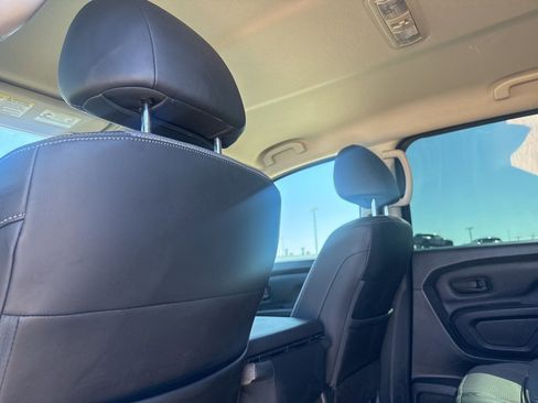 Used 2019 Nissan Titan S image 37