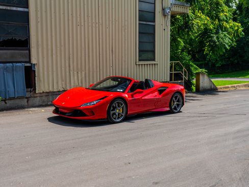 Used 2022 Ferrari F8 Tributo RWD image 2